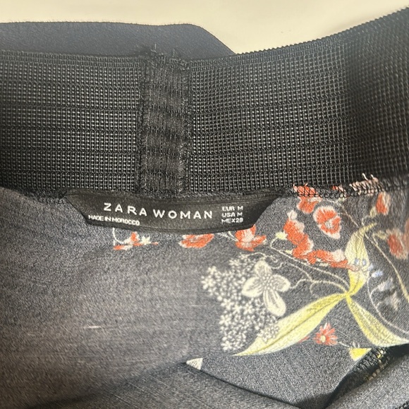 Zara Long Sleeve Flared Sleeve Floral Top – Black with Multi-Color Floral Design - Picture 7 of 8